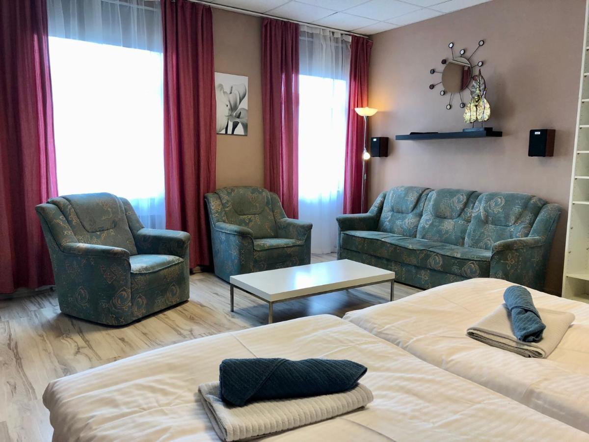Pension Village カルロヴィ・ヴァリ エクステリア 写真